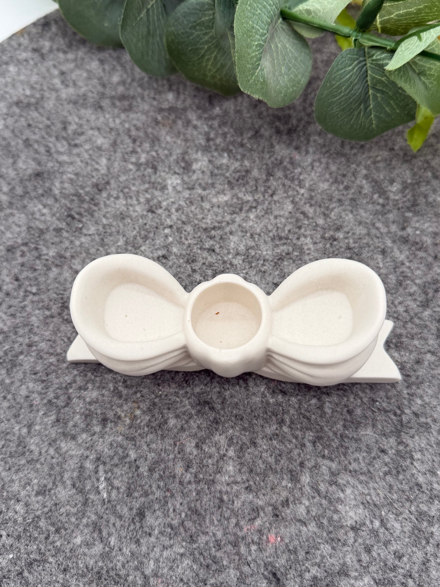 Schleifen Kerzenhalter aus Jesmonite | Handgegossen