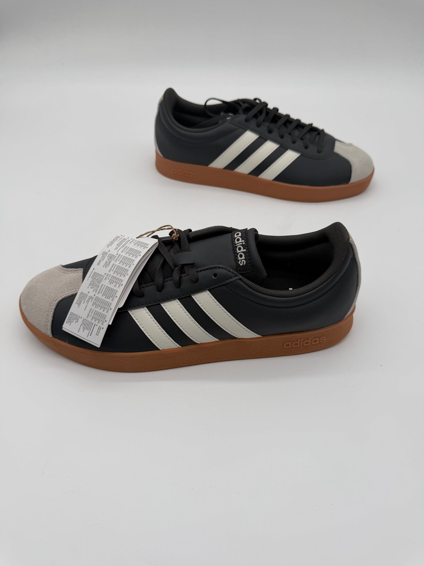 Adidas - Court Base