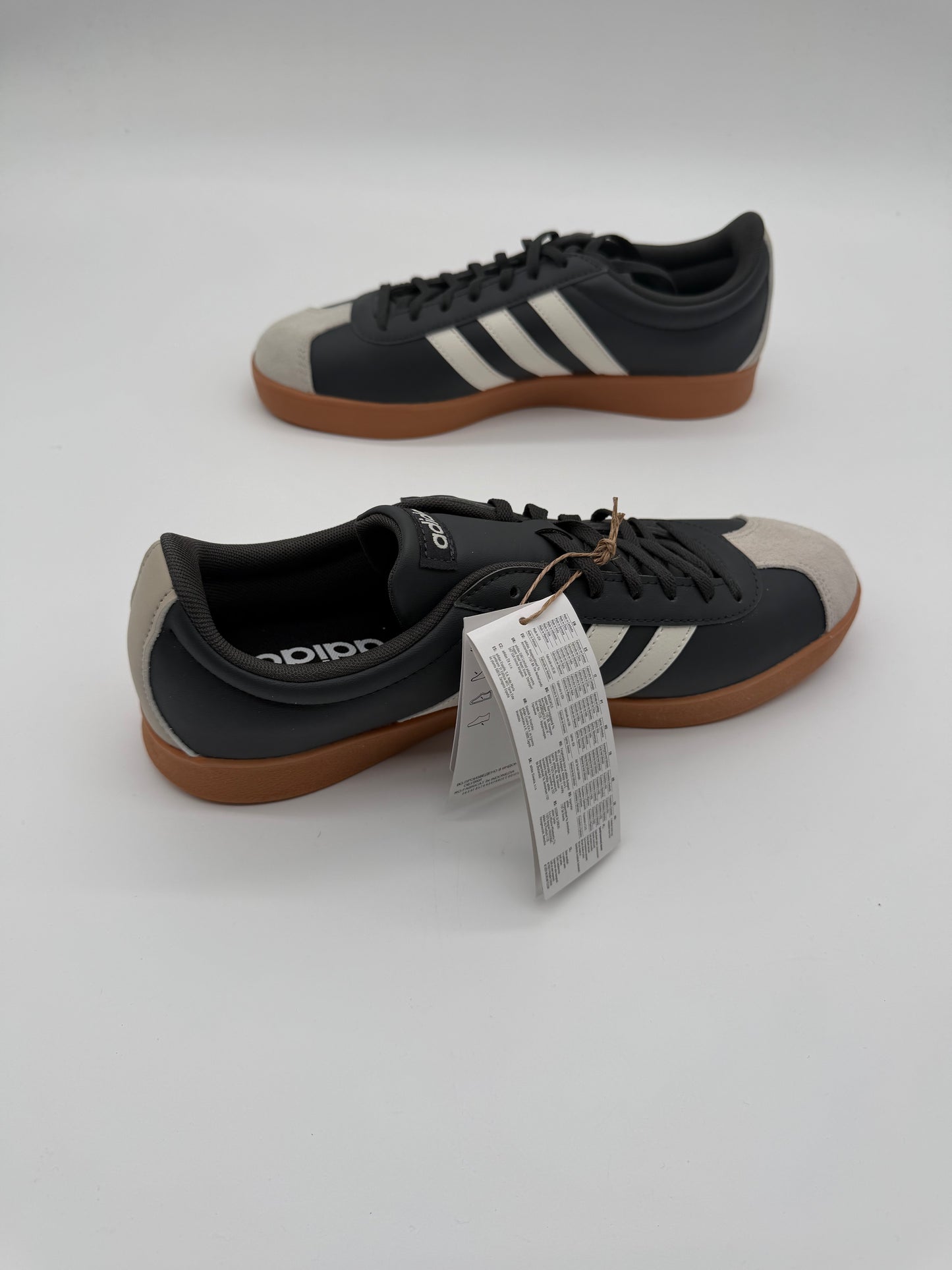 Adidas - Court Base