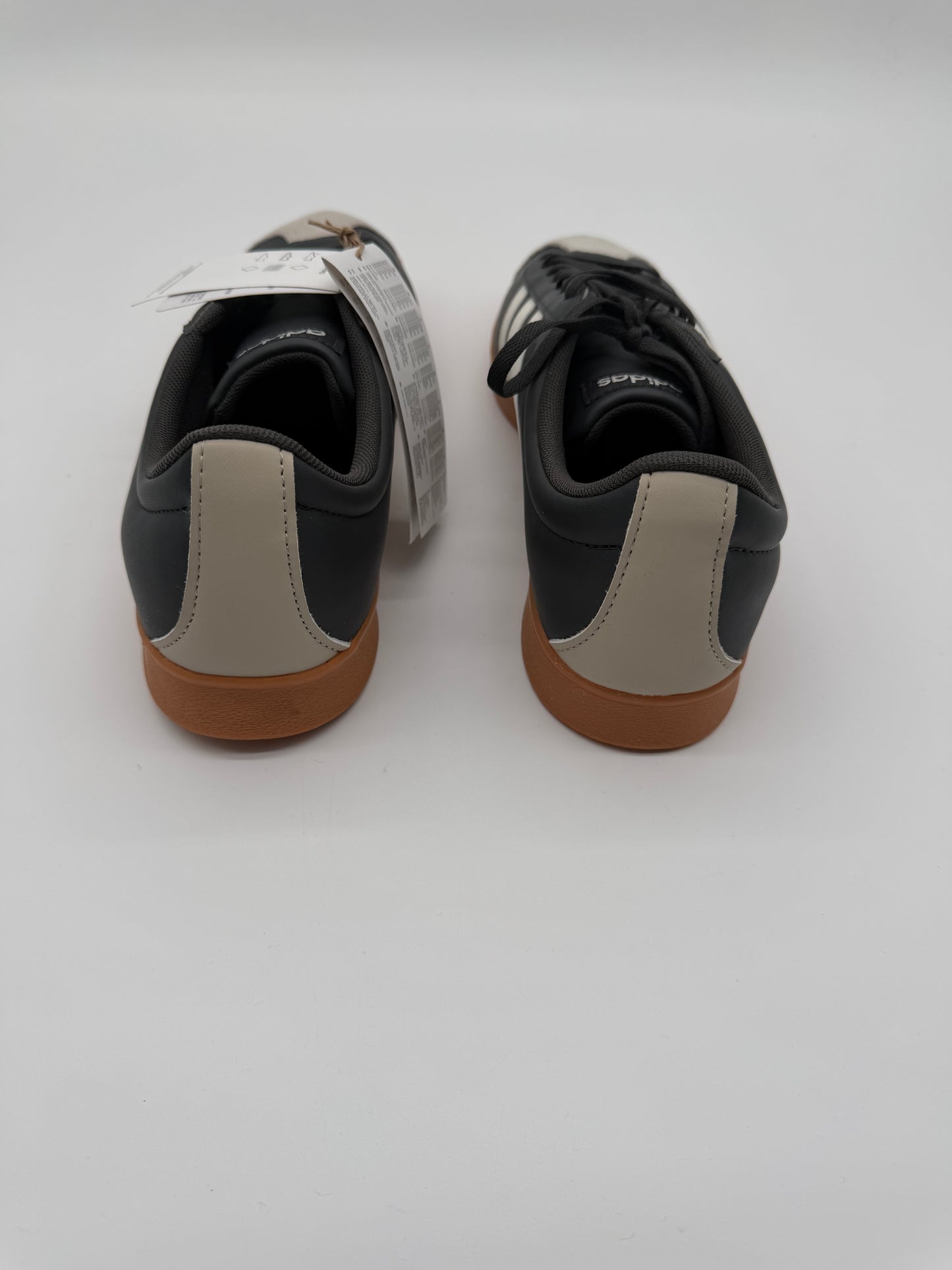 Adidas - Court Base